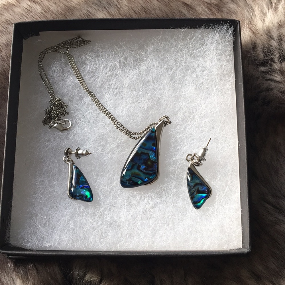 💙New Zealand bluestone necklace & earrings💙
